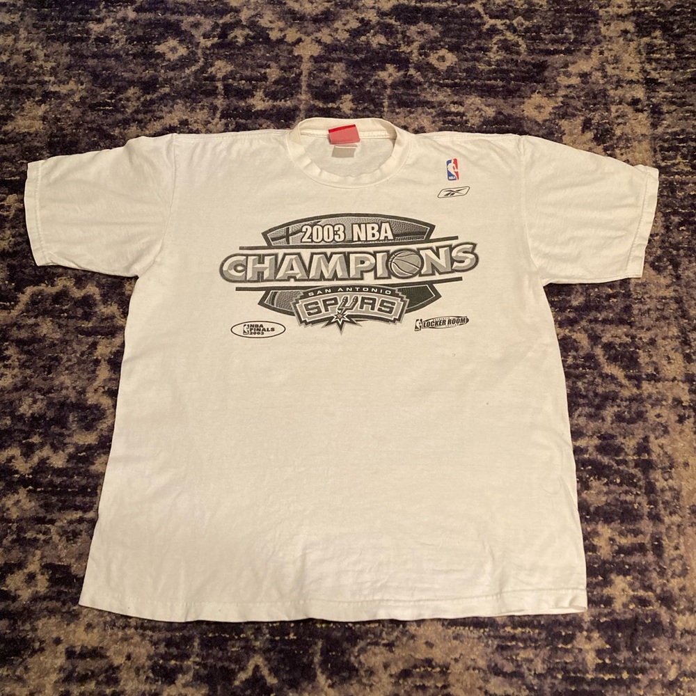 Vintage 2003 NBA Finals Champions
San Antonio Spurs authentic t-shirt